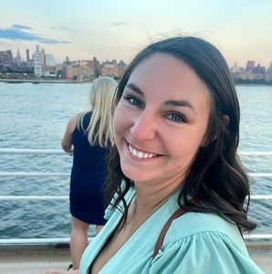 Meet your Posher, Caitlin